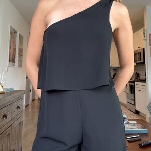 Le Lis Collectiono Black Women's Romper One Shoulder Zip Medium